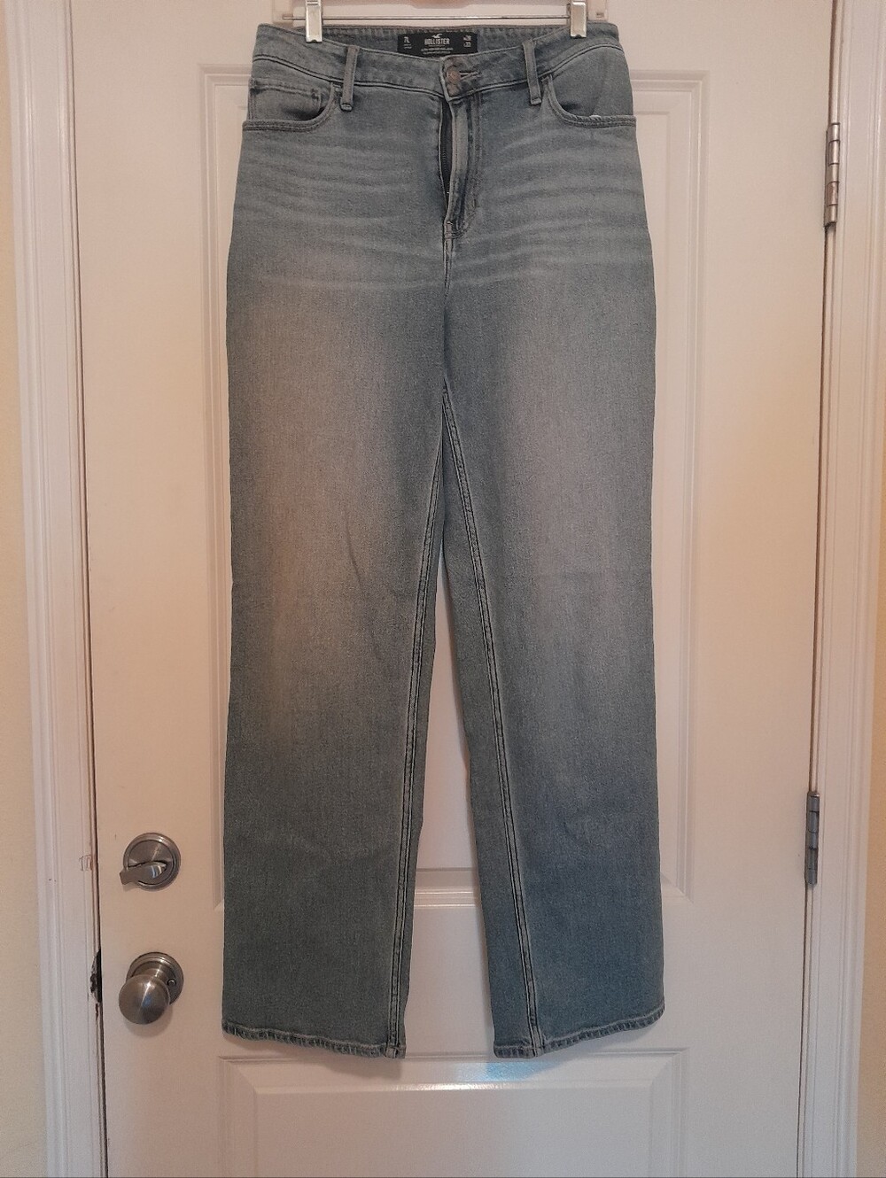 Hollister Classic High-Rise Straight Leg Jeans - Light Blue